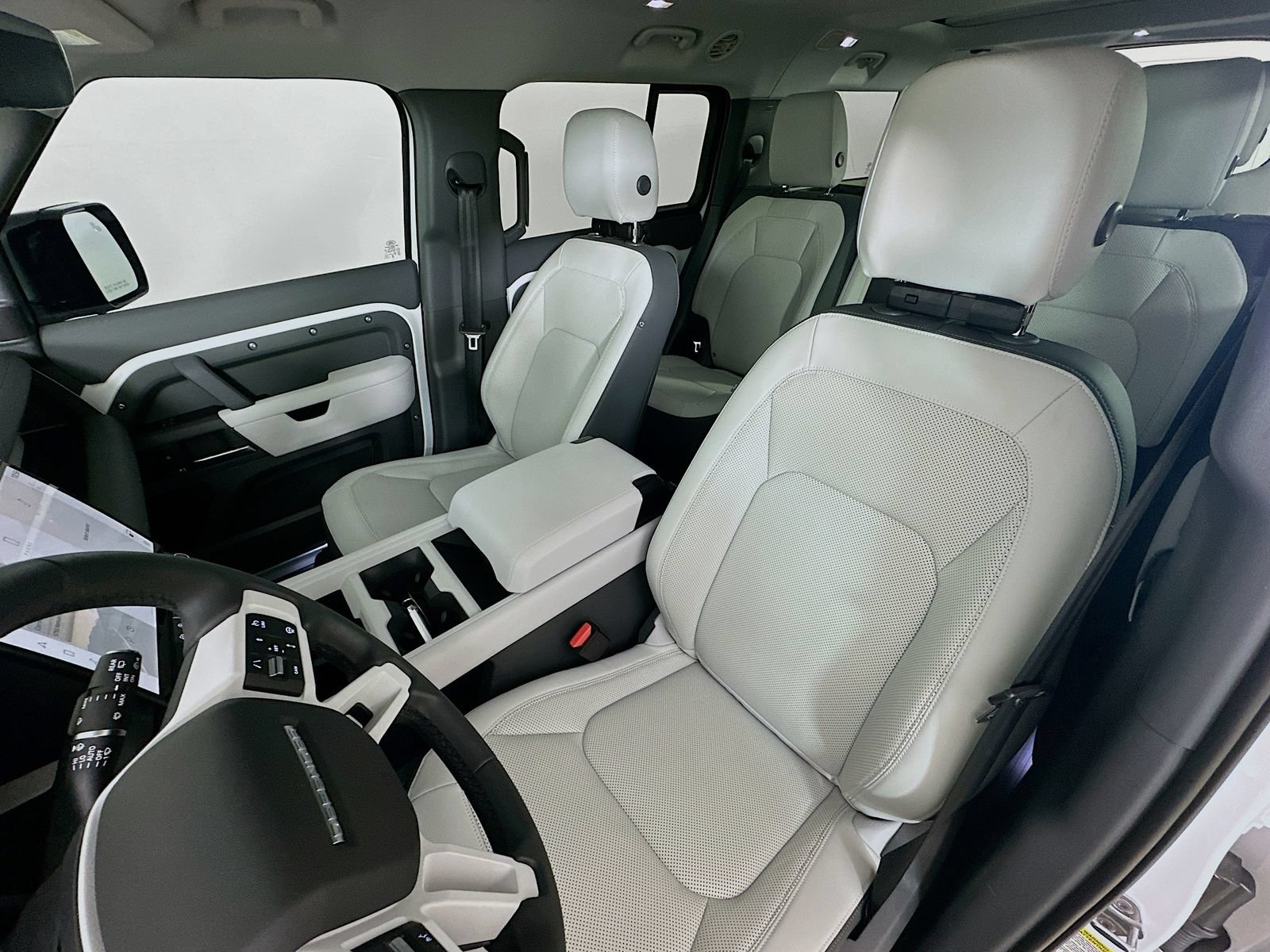 New 2026 Land Rover Defender 130 X-Dynamic SE AWD/4WD image 35
