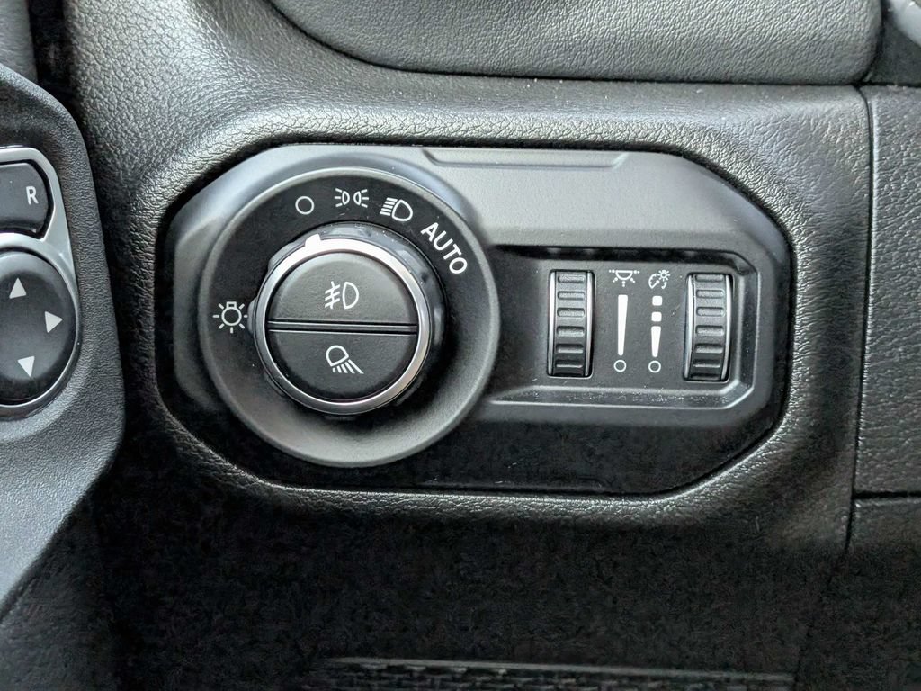 Used 2021 Jeep Gladiator Overland w/ Popular Equipment Package AWD/4WD image 16