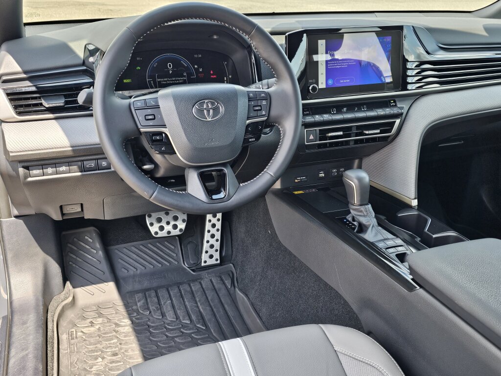 Used 2025 Toyota Camry SE w/ Convenience Package FWD image 37