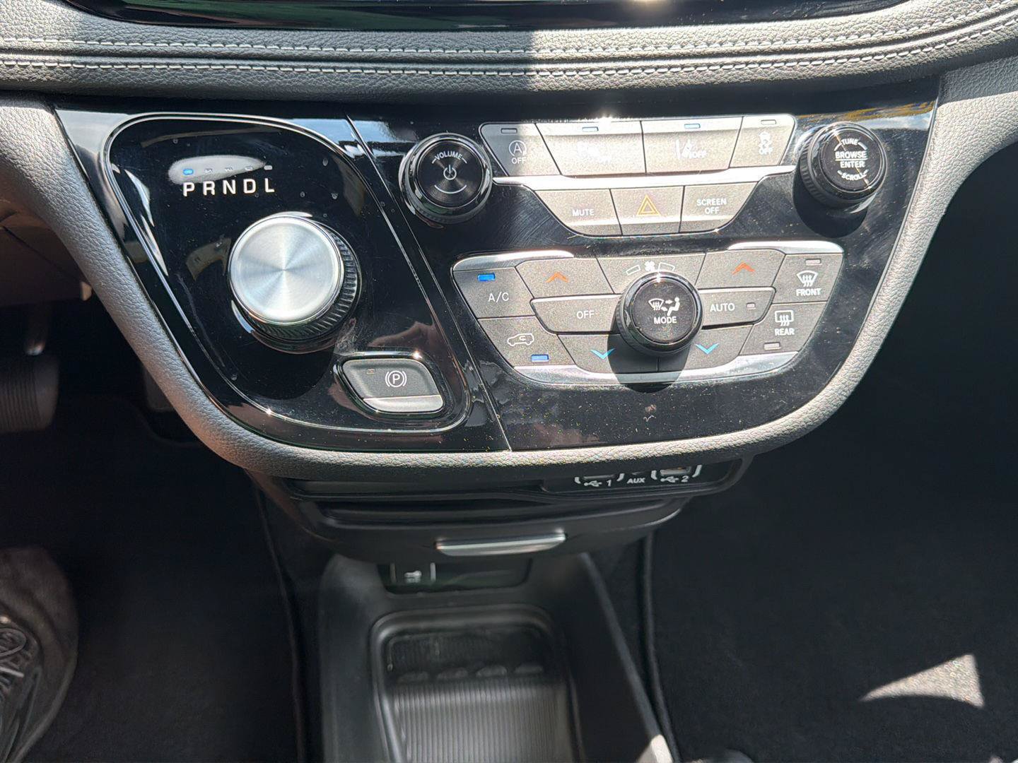 Certified 2025 Chrysler Pacifica Select FWD image 17