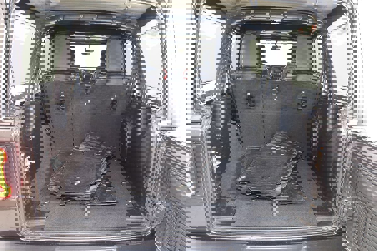 Used 2018 Jeep Wrangler Unlimited Rubicon w/ Dual Top Group AWD/4WD image 51