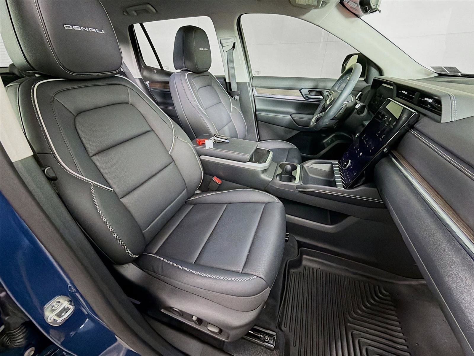 Used 2026 GMC Terrain Denali image 29