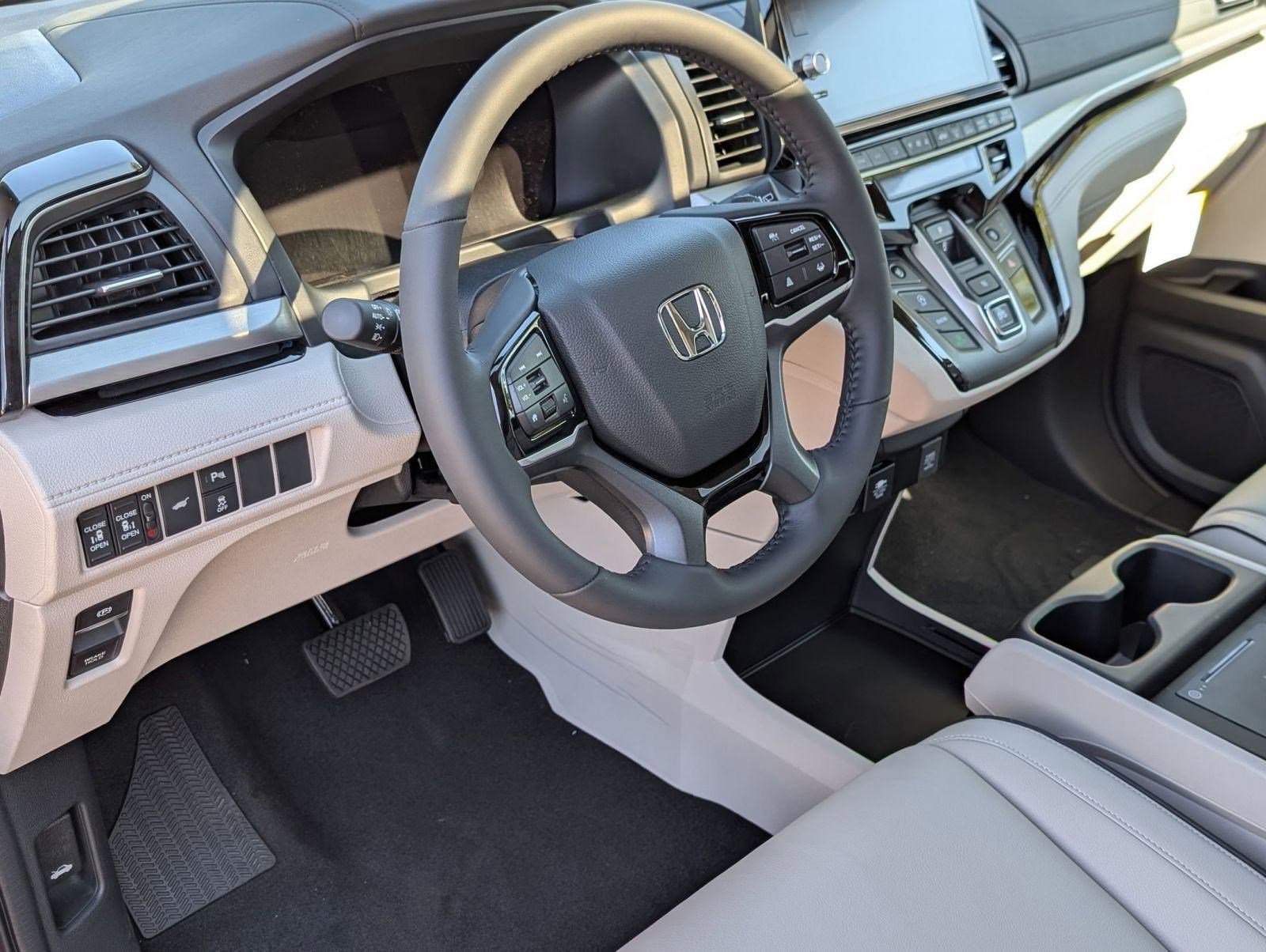 New 2026 Honda Odyssey Touring image 4