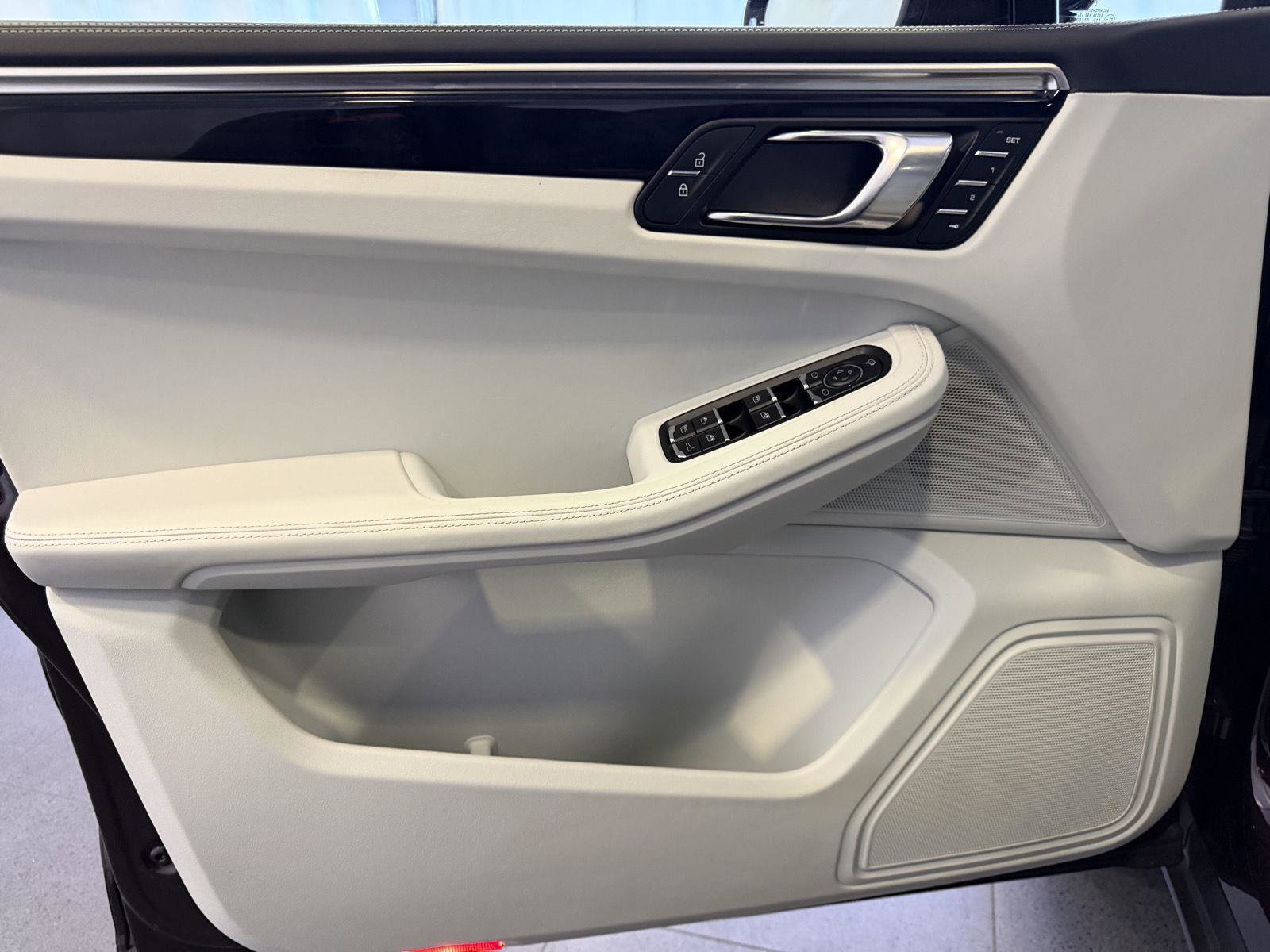 Used 2023 Porsche Macan S image 14