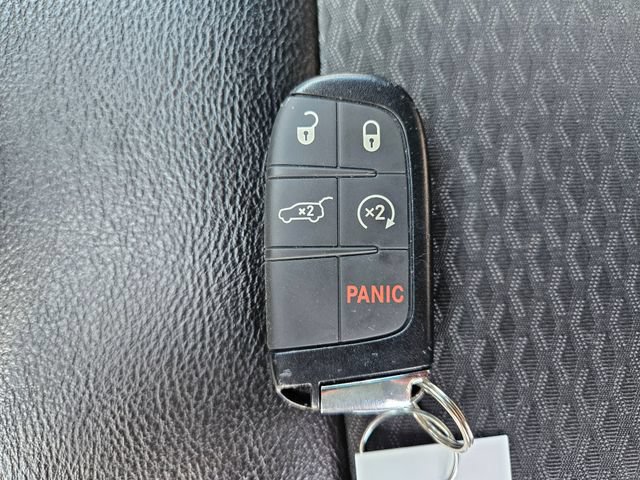 Used 2023 Jeep Compass Latitude w/ Convenience Group AWD/4WD image 29