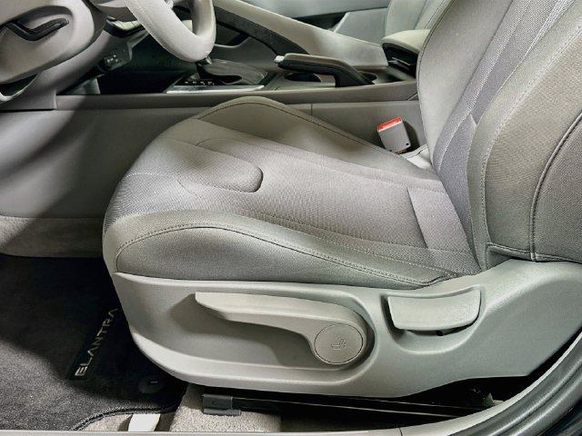 Certified 2025 Hyundai Elantra SE FWD image 23