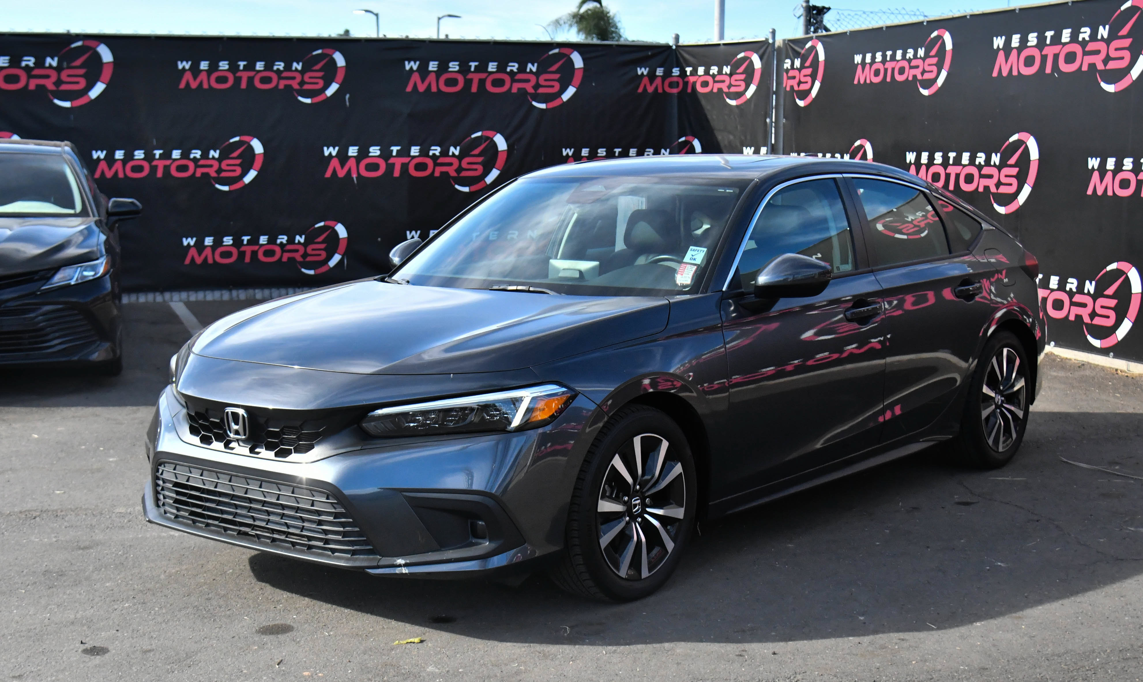 Used 2024 Honda Civic EX-L image 3