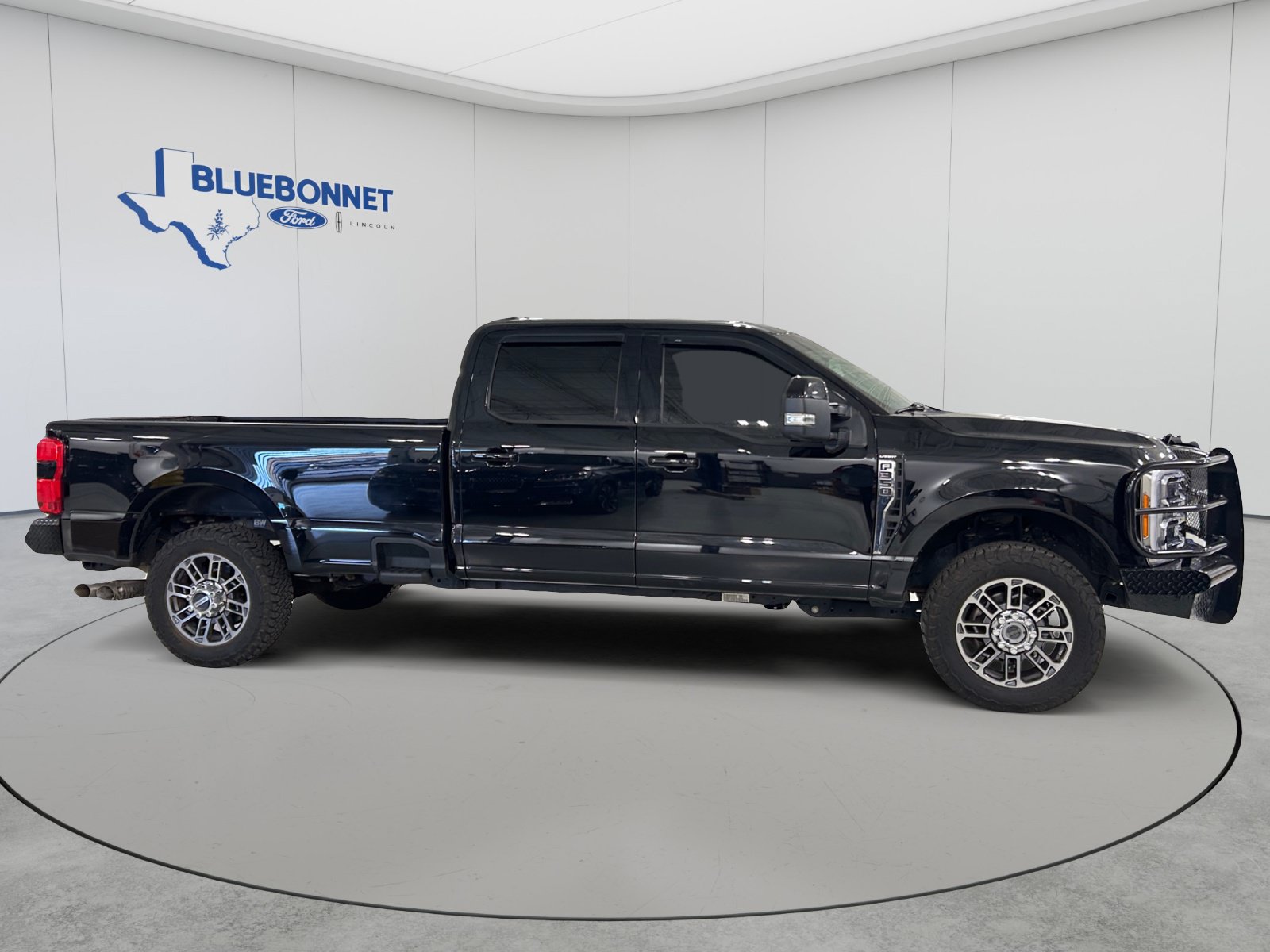 Used 2023 Ford F350 Lariat w/ FX4 Off-Road Package AWD/4WD image 4