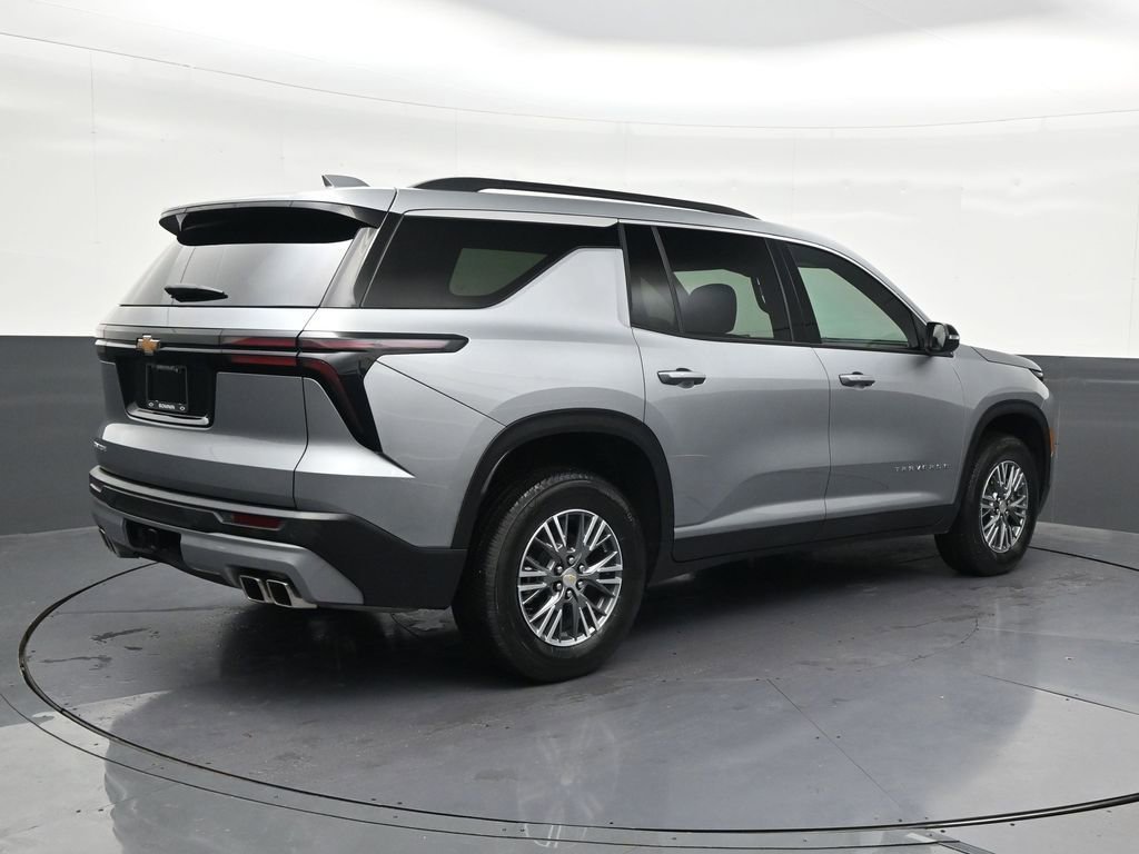 Used 2025 Chevrolet Traverse LT FWD image 5