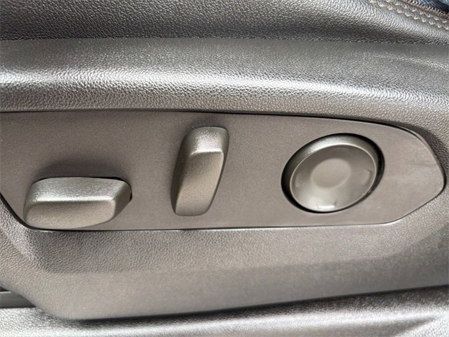 Used 2023 Chevrolet Suburban High Country w/ Premium Package 2 image 16