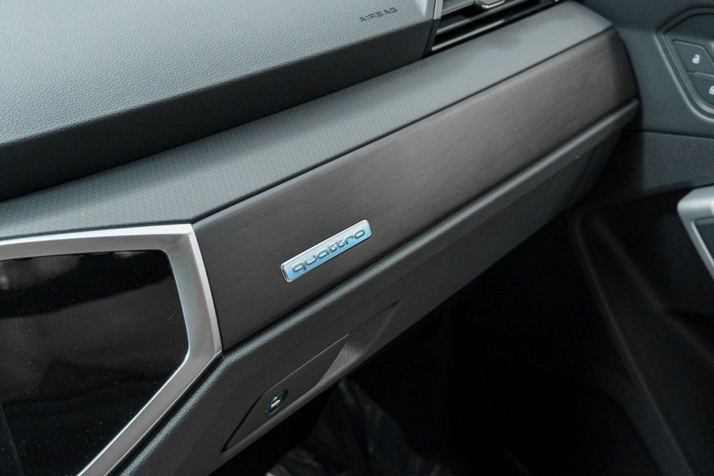 Used 2024 Audi Q3 2.0T Premium Plus w/ Premium Plus Package image 17