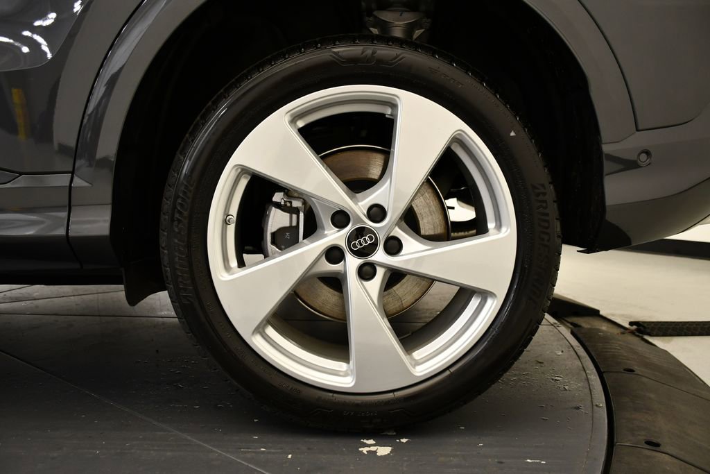 Used 2025 Audi Q5 Premium Plus w/ Premium Plus AWD/4WD image 14