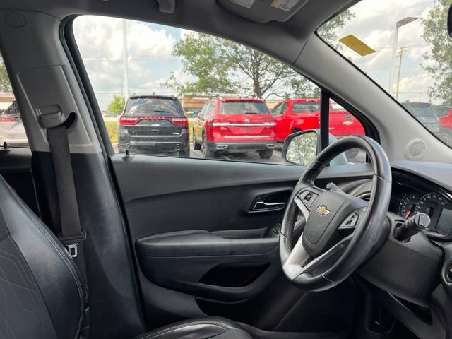 Used 2020 Chevrolet Trax LT w/ Driver Confidence Package FWD image 29