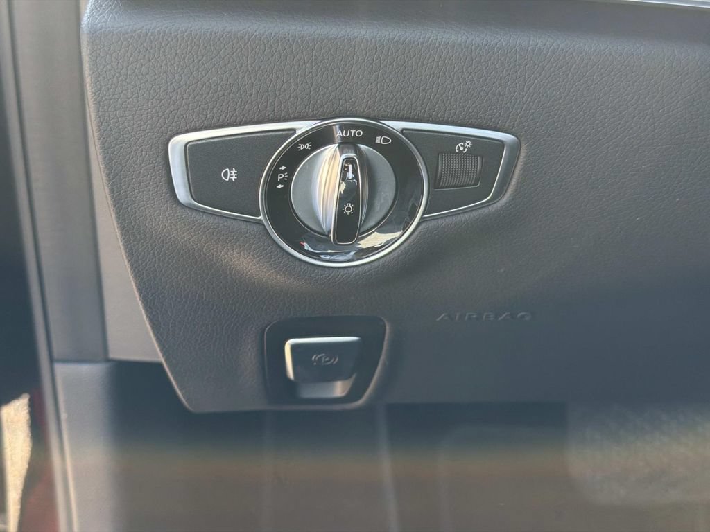 Used 2019 Mercedes-Benz E 300 image 21