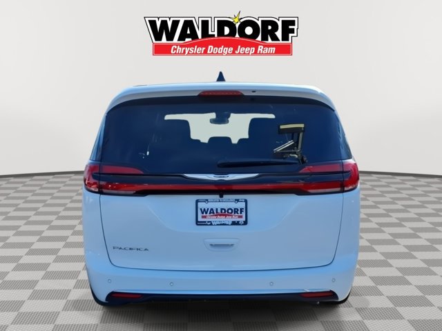 New 2026 Chrysler Pacifica Select image 3