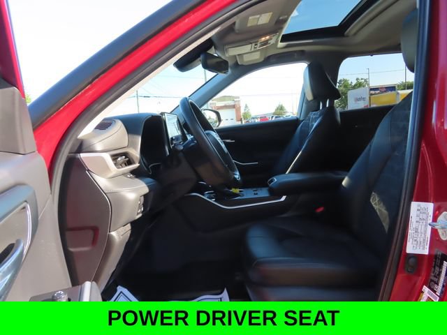 Used 2024 Toyota Highlander LE AWD/4WD image 18