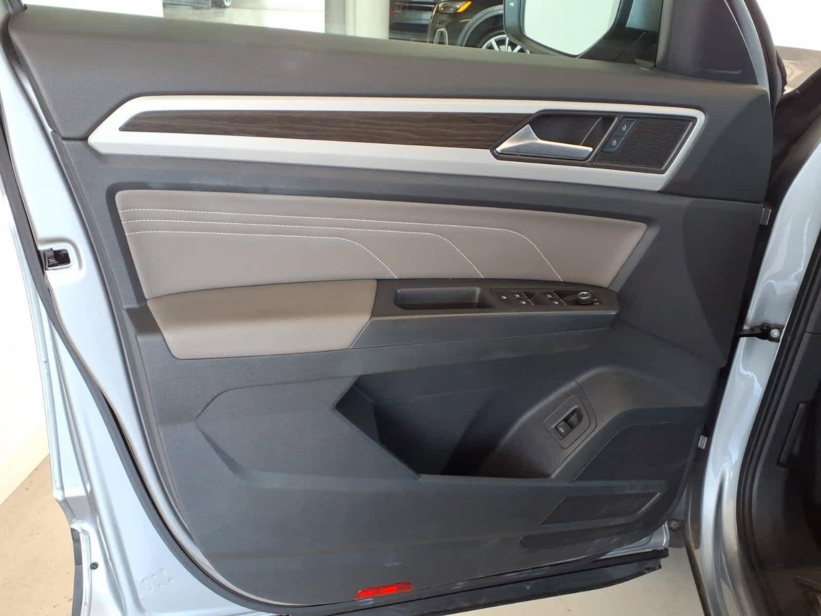 Used 2023 Volkswagen Atlas SE w/ Panoramic Sunroof Package AWD/4WD image 10