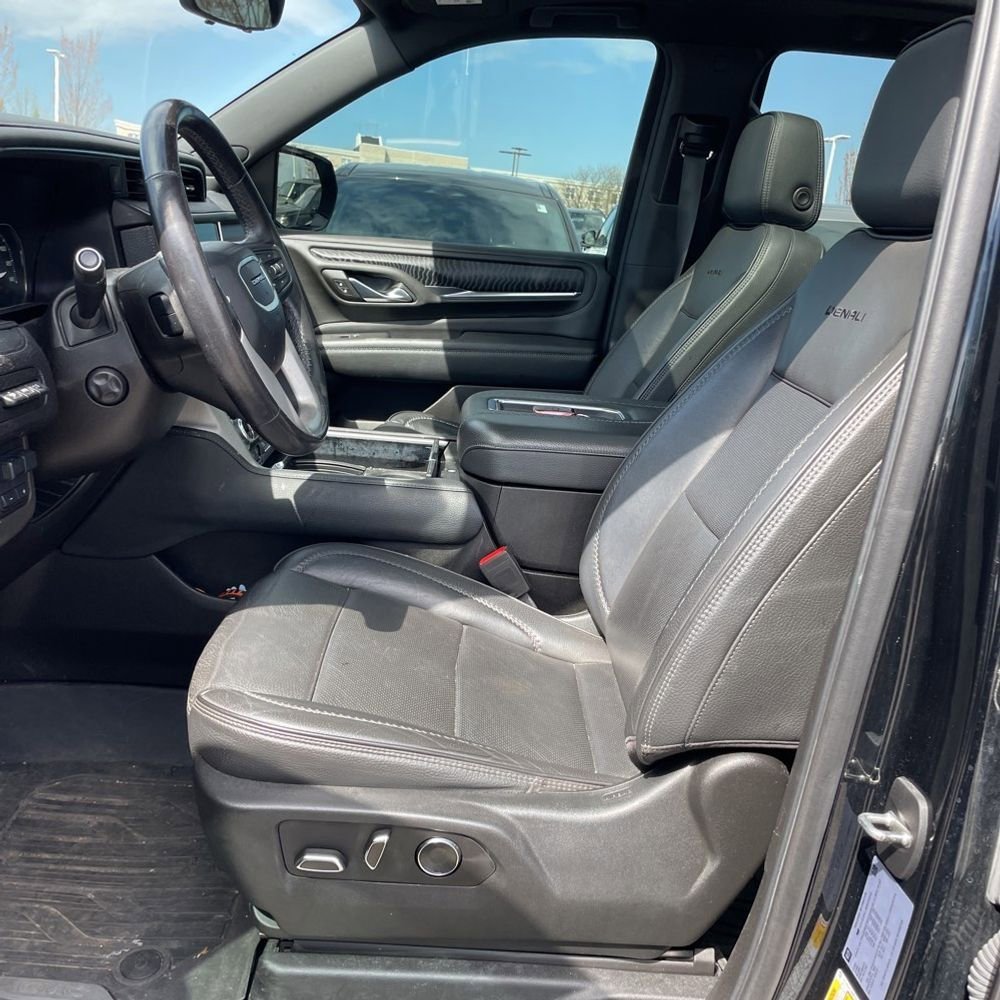 Used 2021 GMC Yukon Denali w/ Denali Premium Package AWD/4WD image 7