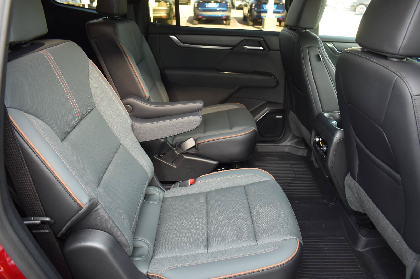 Used 2026 GMC Acadia AT4 w/ Luxury Package AWD/4WD image 70