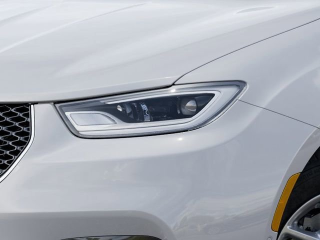 Used 2025 Chrysler Pacifica Select FWD image 10