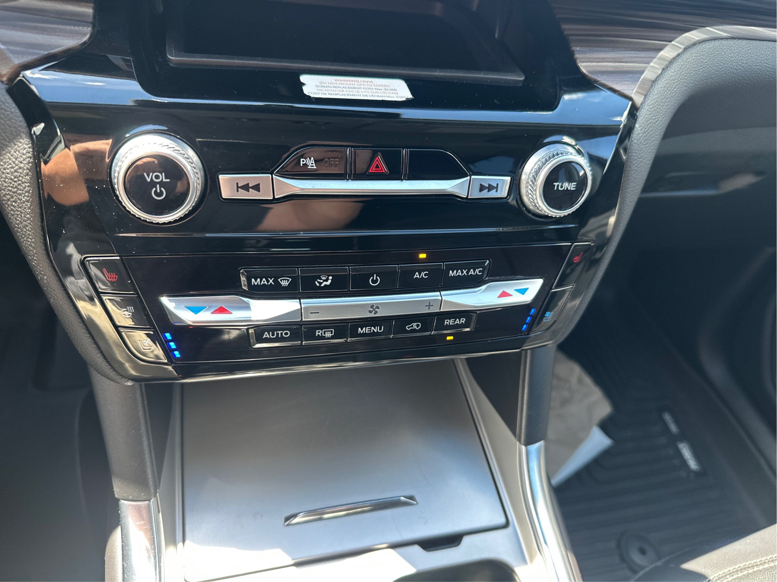 Used 2024 Ford Explorer Limited AWD/4WD image 30