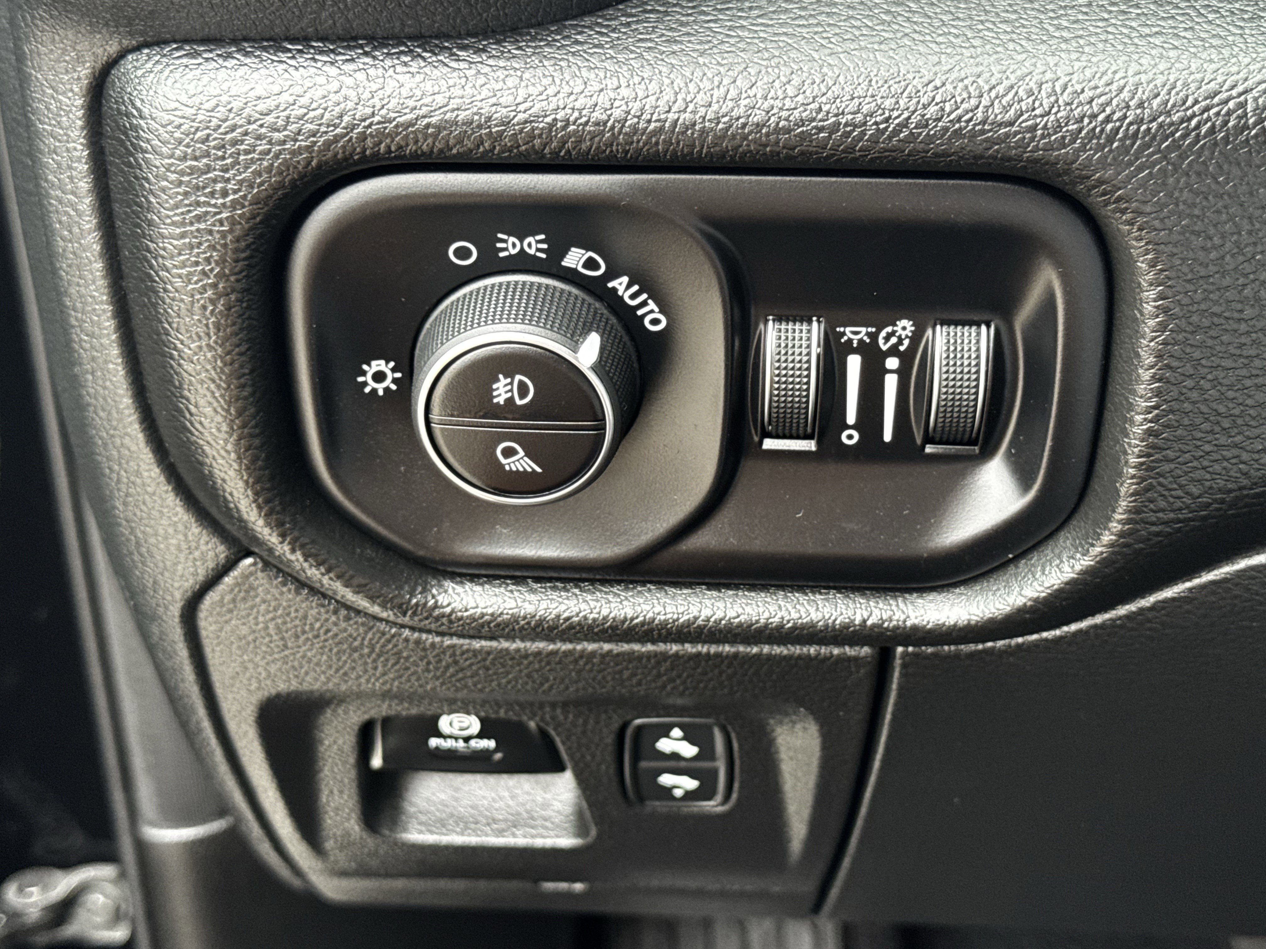 Used 2025 RAM 1500 Laramie w/ Sport Appearance Package image 27