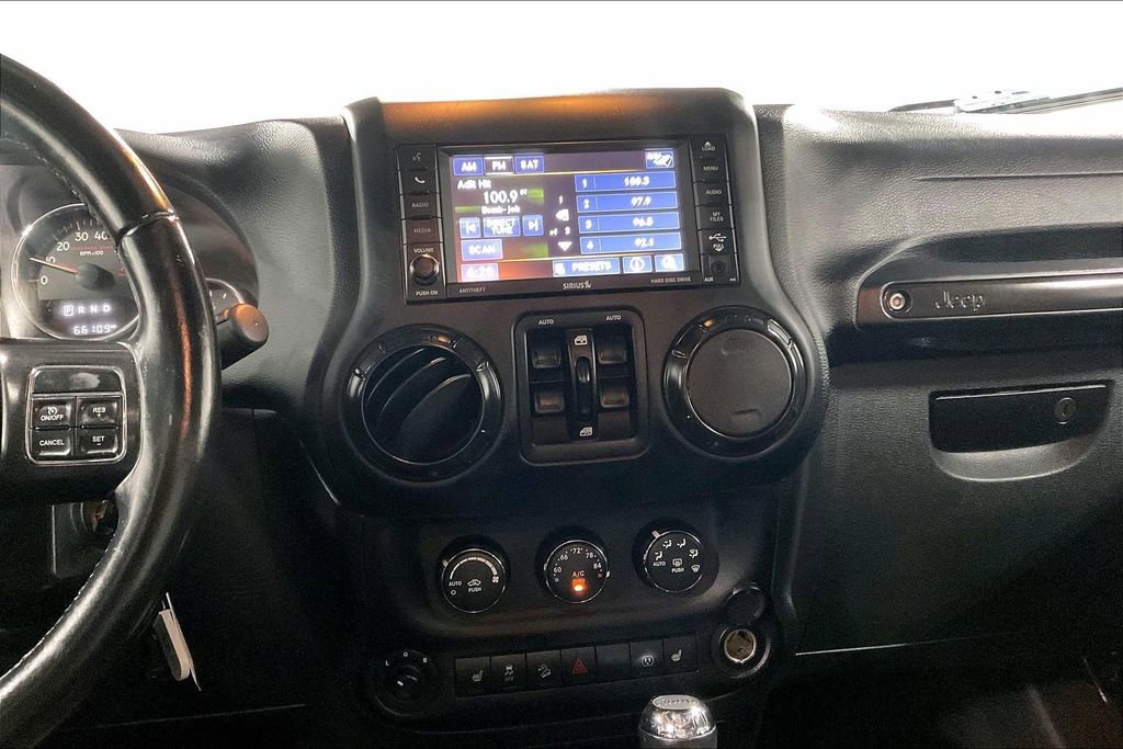 Used 2017 Jeep Wrangler Unlimited Rubicon image 8