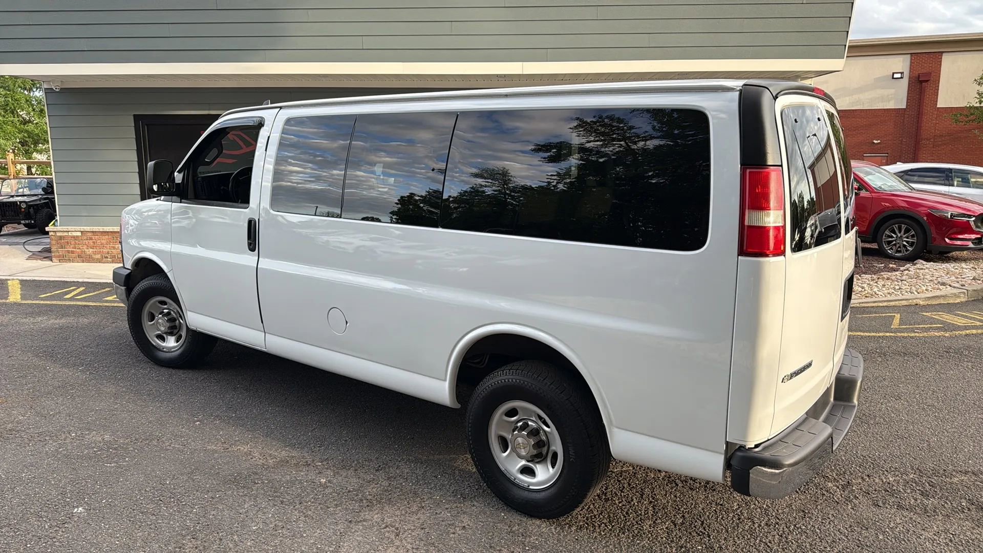 Used 2016 Chevrolet Express 2500 LT w/ LT Preferred Equipment Group RWD image 5