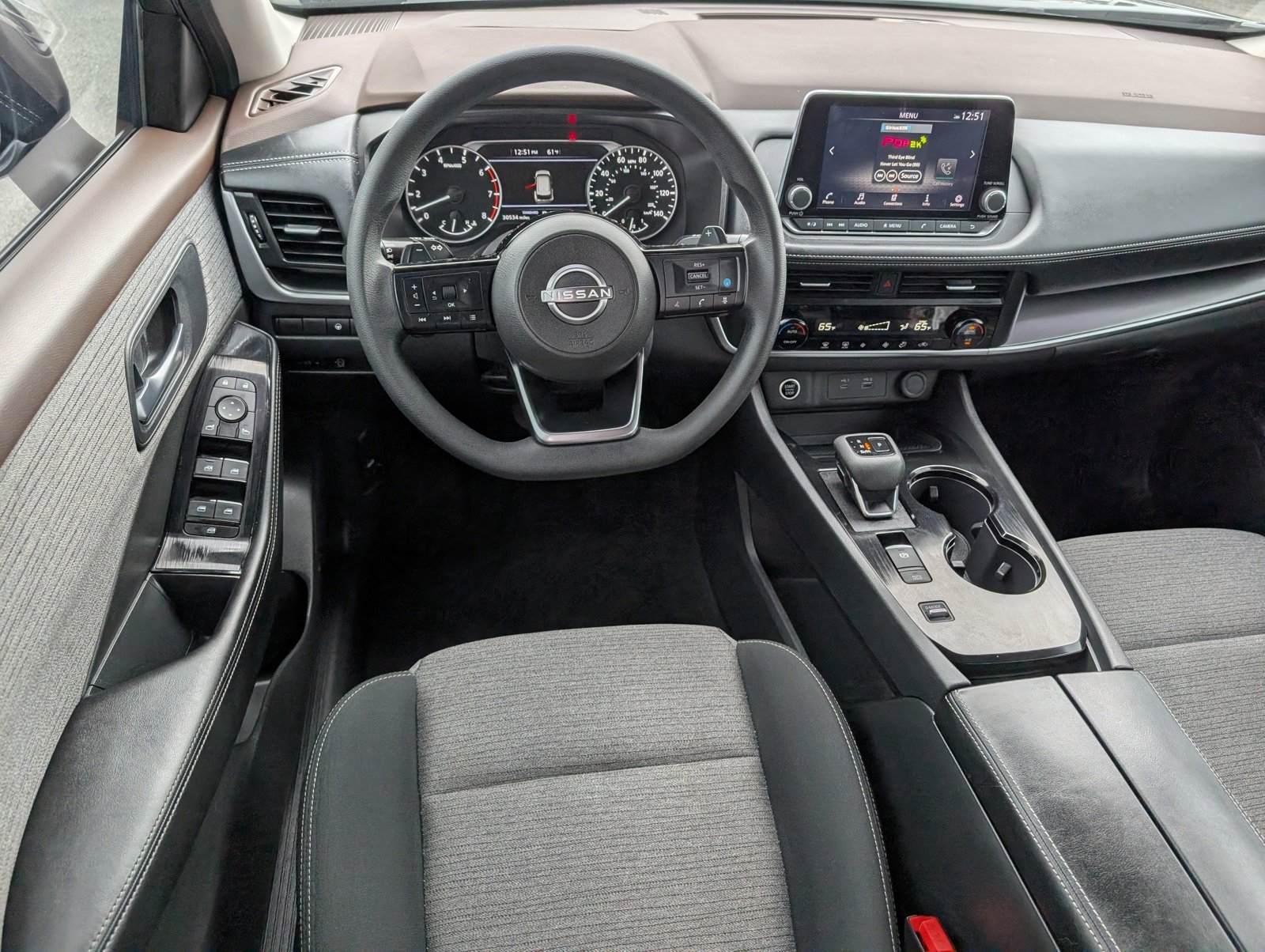 Used 2023 Nissan Rogue SV image 3