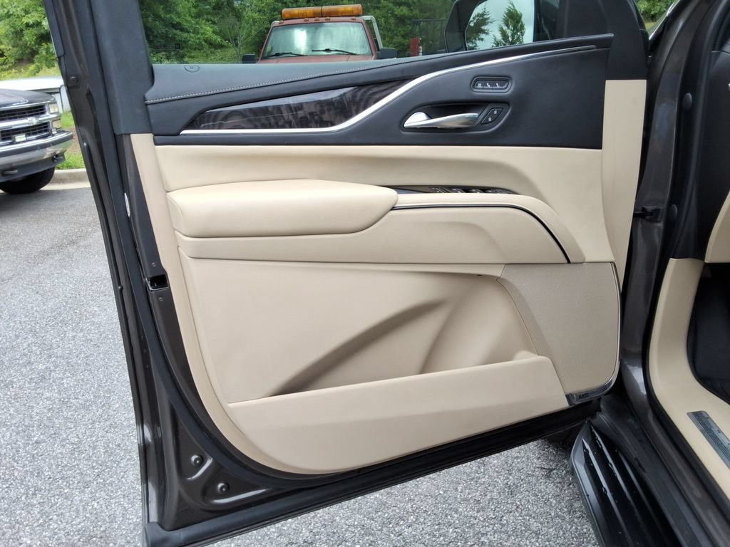 Certified 2021 Cadillac Escalade Premium Luxury AWD/4WD image 23