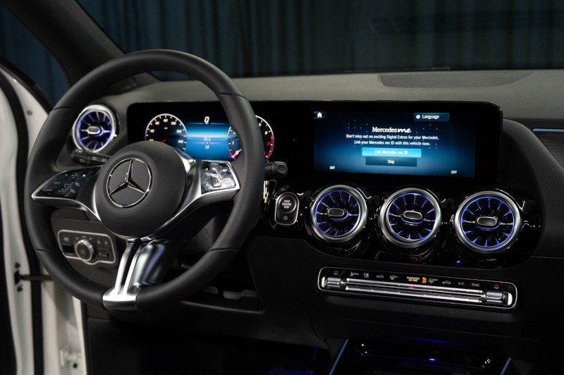 New 2026 Mercedes-Benz GLA 250 4MATIC image 18