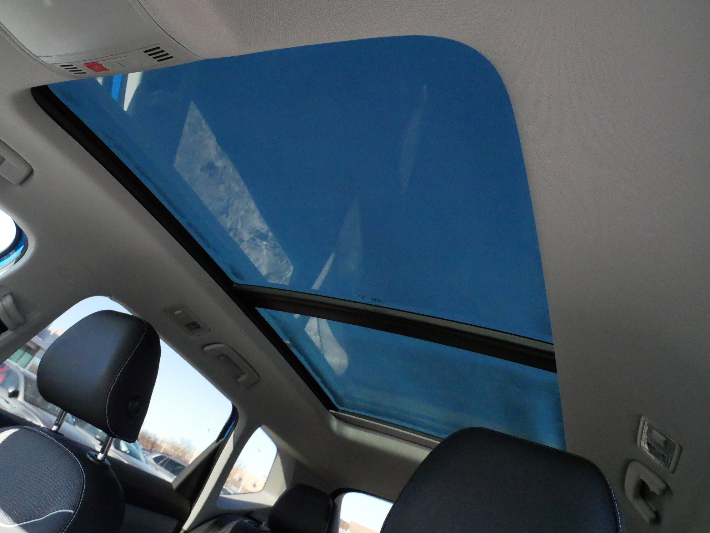 Certified 2024 Volkswagen Taos SE image 33