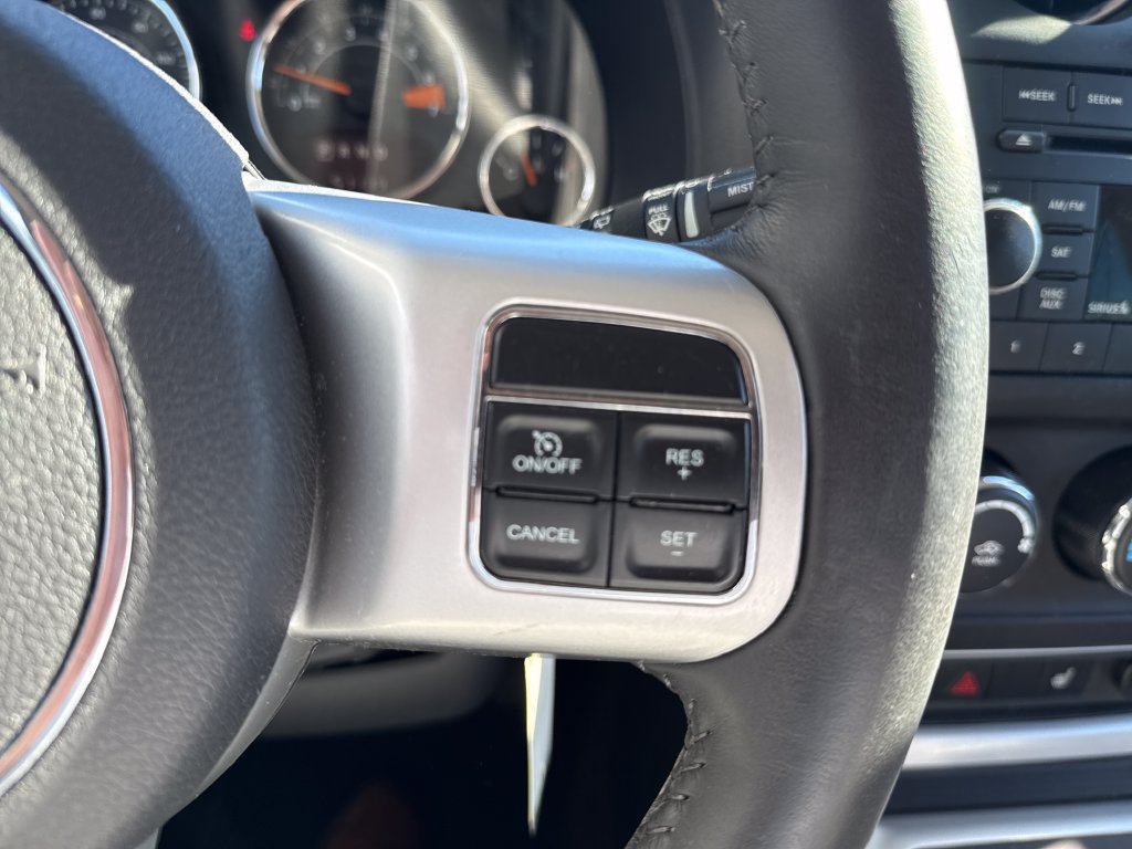 Used 2017 Jeep Compass Latitude FWD image 17