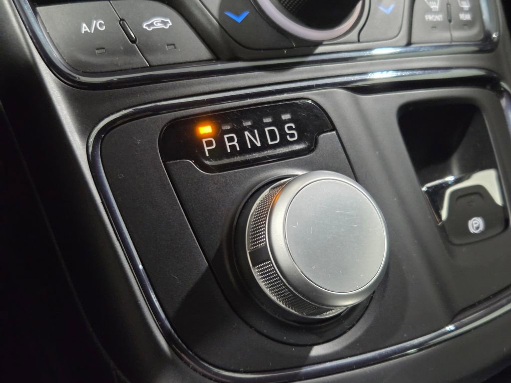 Used 2015 Chrysler 200 S w/ Comfort Group image 6