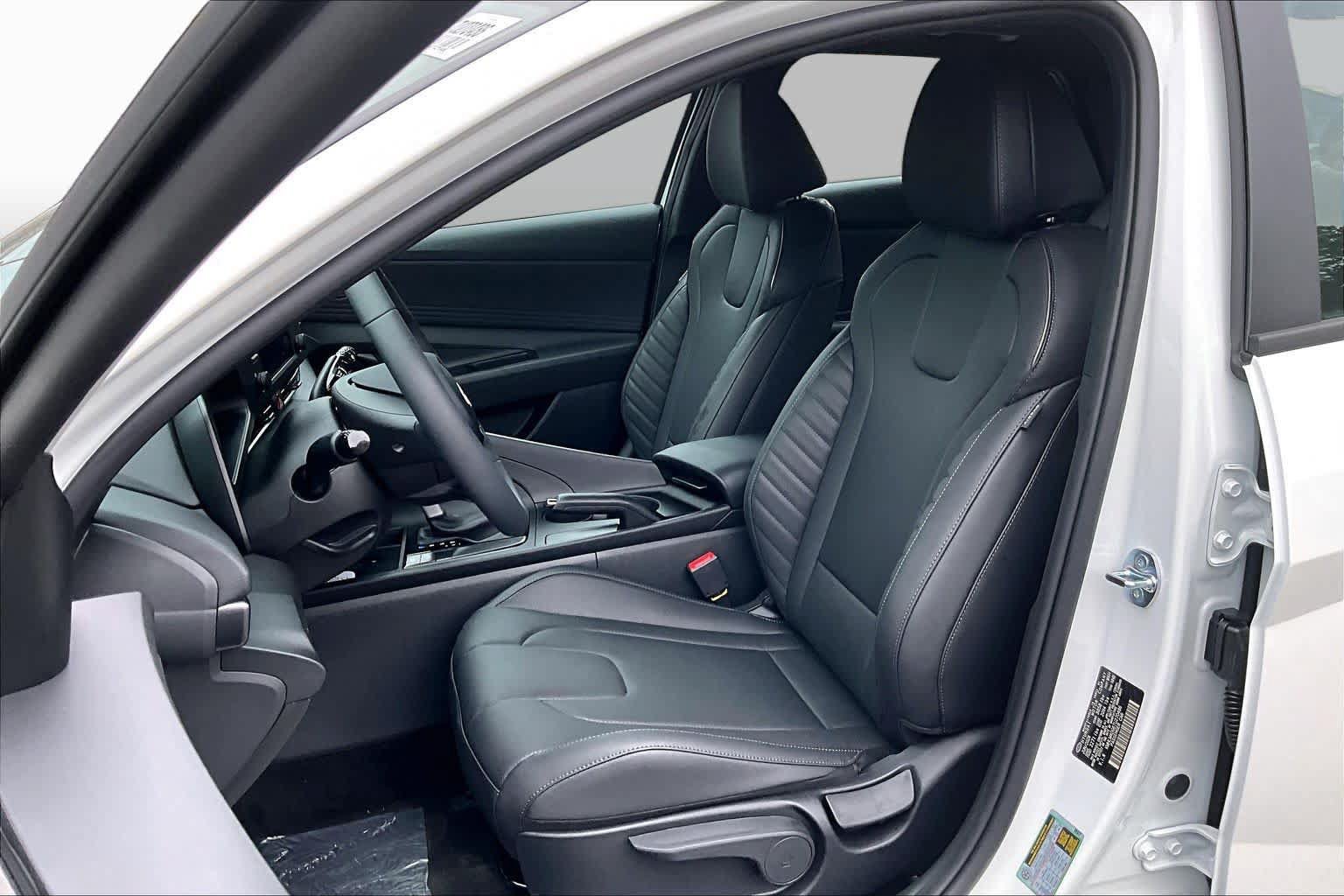 New 2026 Hyundai Elantra SEL Sport FWD image 15