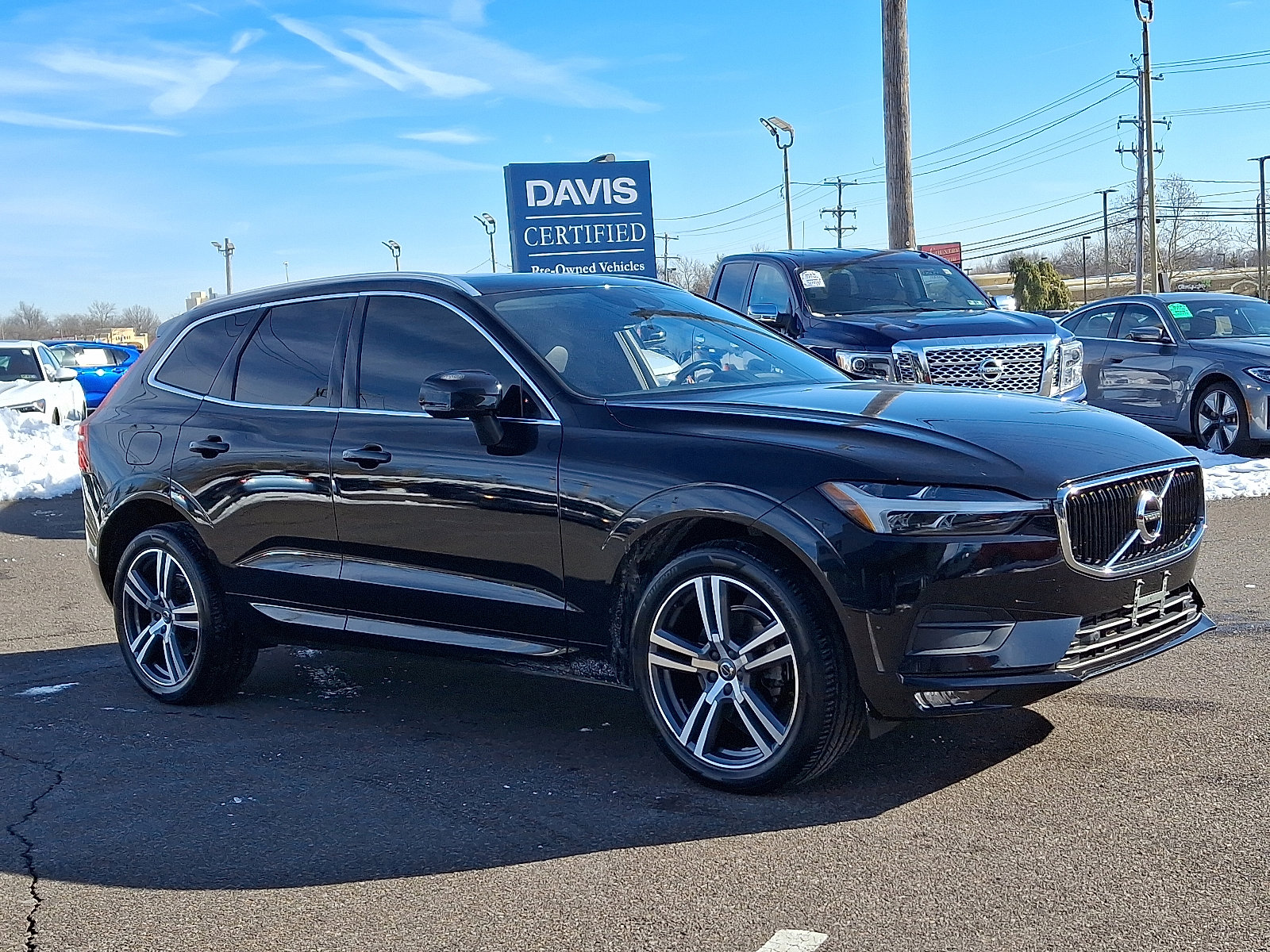 Used 2021 Volvo XC60 T5 Momentum w/ Premium Package image 3