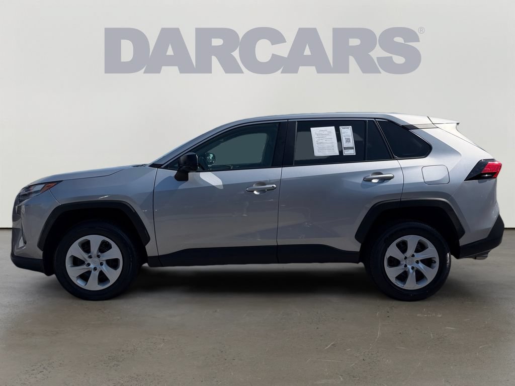 Used 2024 Toyota RAV4 LE AWD/4WD image 4