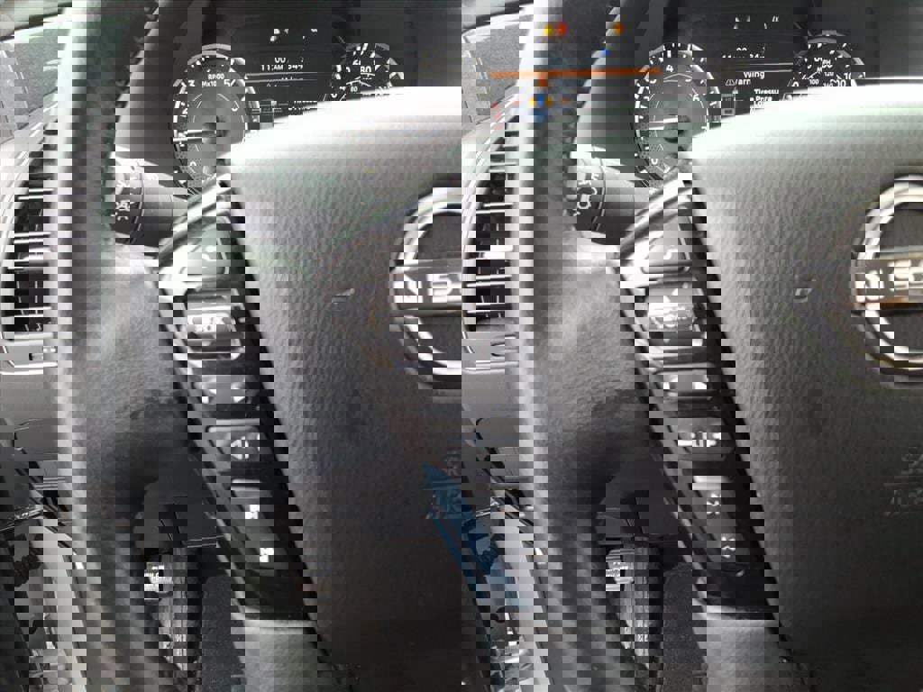 Used 2024 Nissan Armada SV image 16