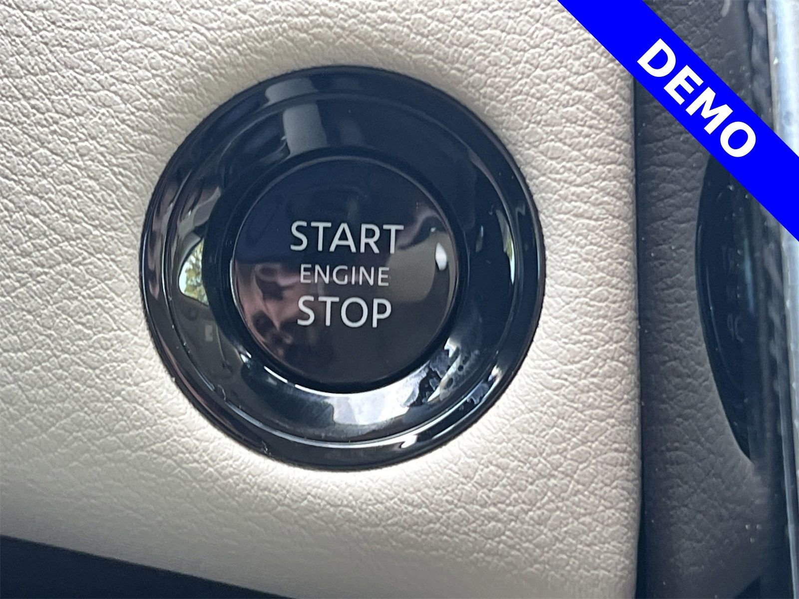 New 2025 Nissan Armada Platinum Reserve image 6