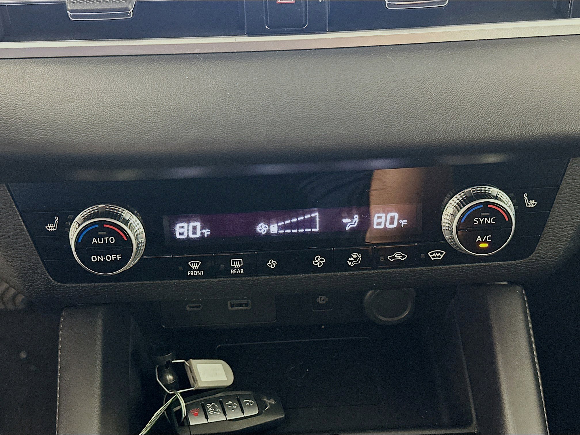 Used 2024 Mitsubishi Outlander 4WD Plug-In Hybrid image 23