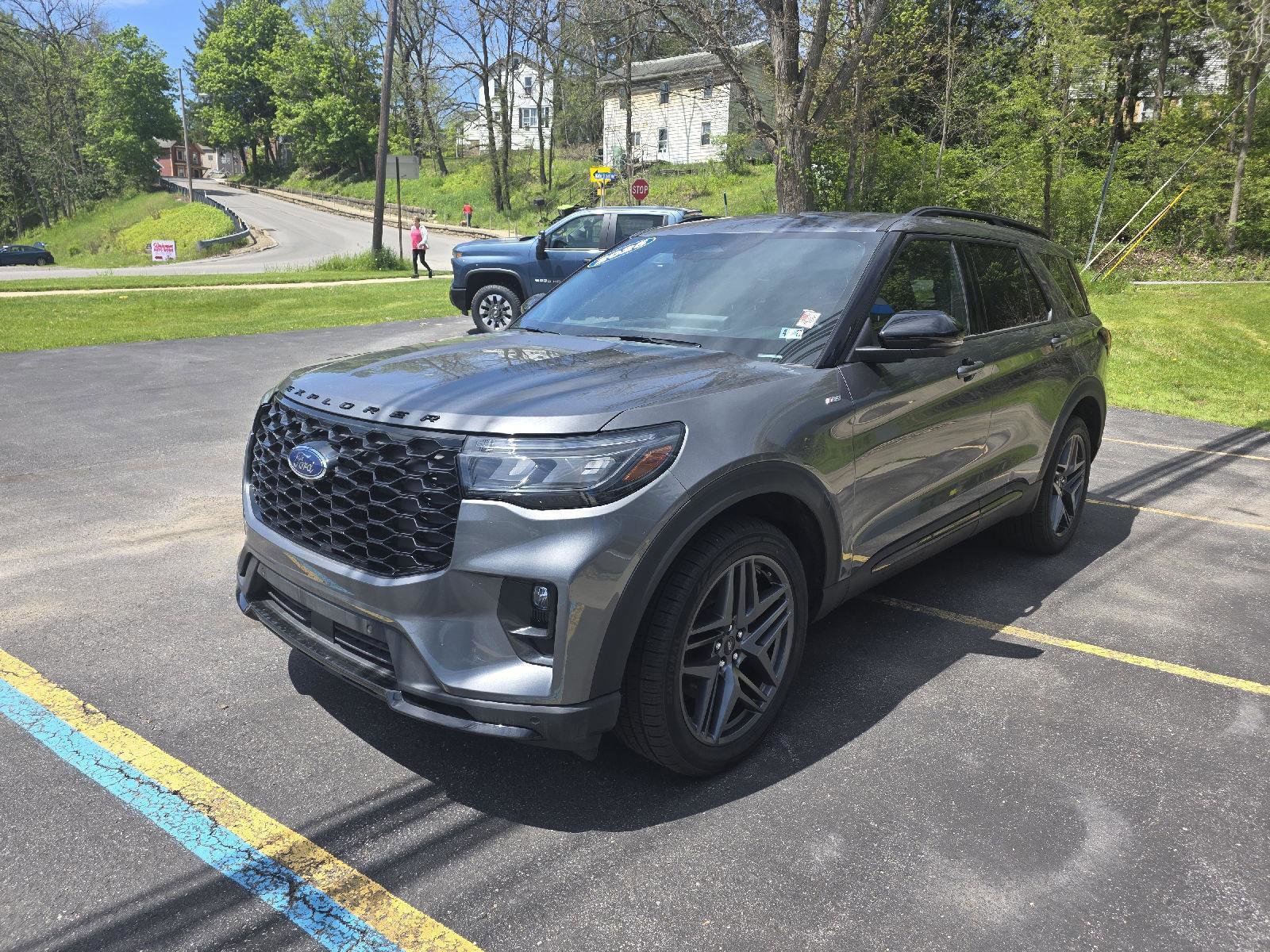 Used 2025 Ford Explorer ST-Line w/ ST-Line Street Pack AWD/4WD image 3