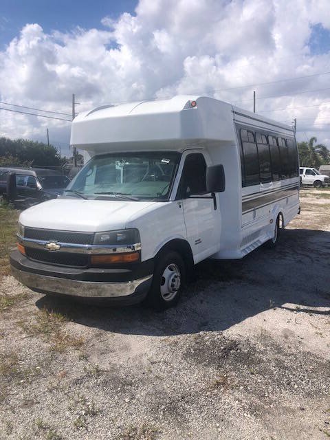 Used 2013 Chevrolet Express 4500 w/ Shuttle Bus Package RWD image 1