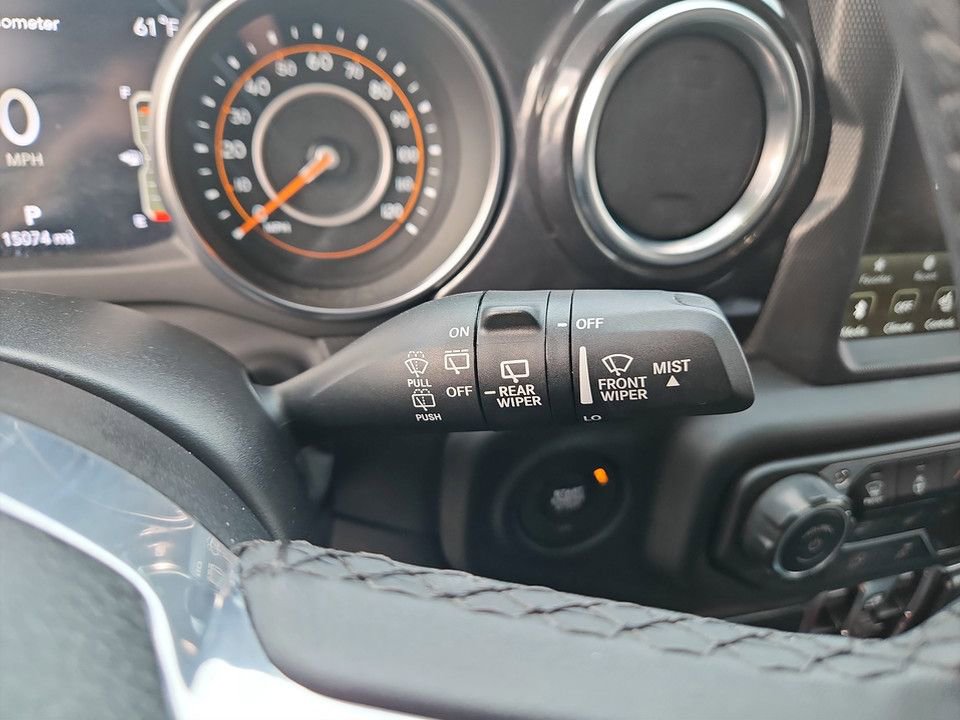 Used 2023 Jeep Wrangler Unlimited Sahara AWD/4WD image 17