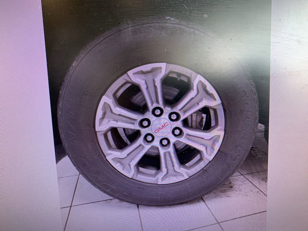 Used 2023 GMC Yukon SLE image 15