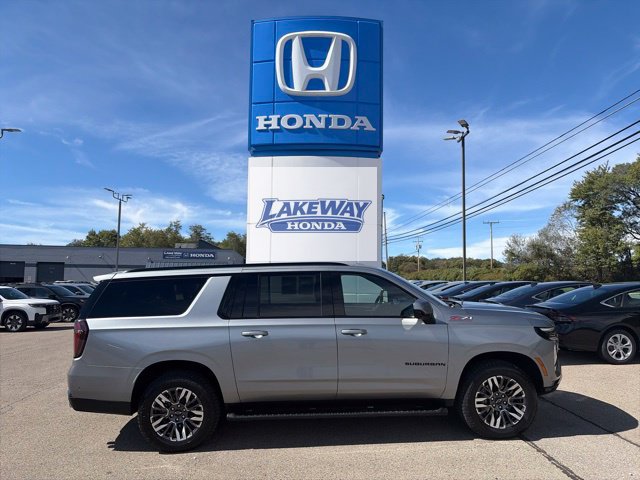 Used 2025 Chevrolet Suburban Z71 AWD/4WD image 1