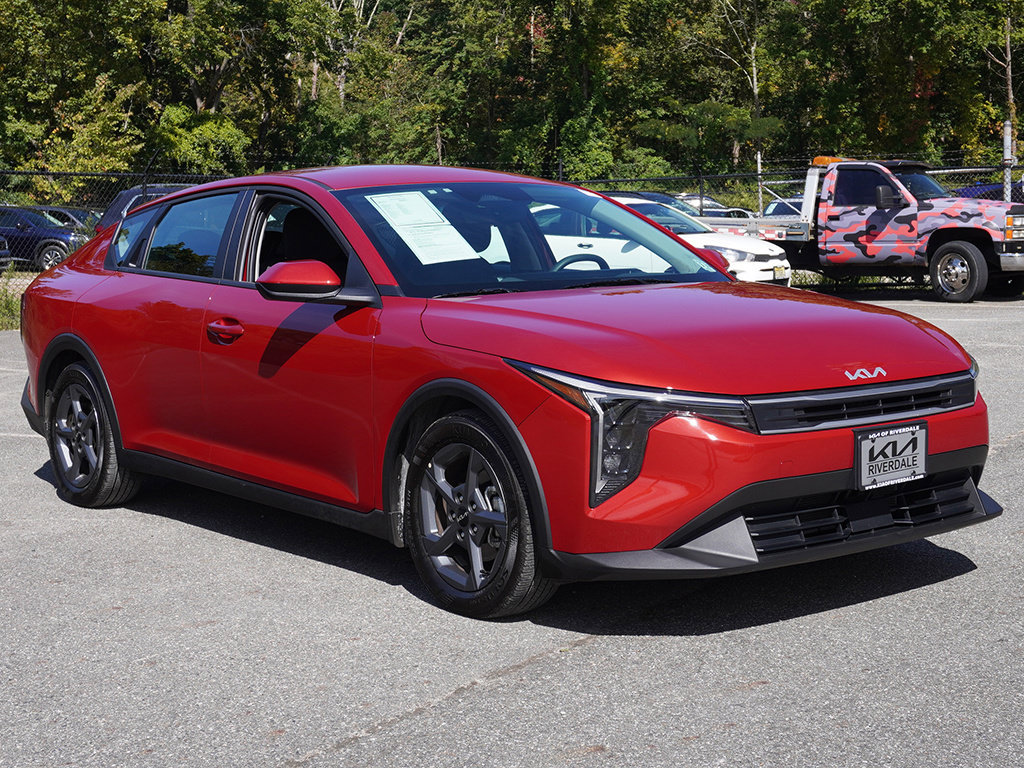 Used 2025 Kia K4 FWD image 2