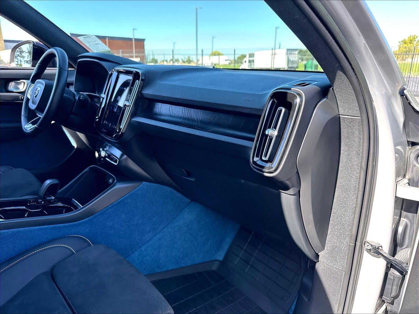 Used 2023 Volvo XC40 Recharge Ultimate AWD/4WD image 19