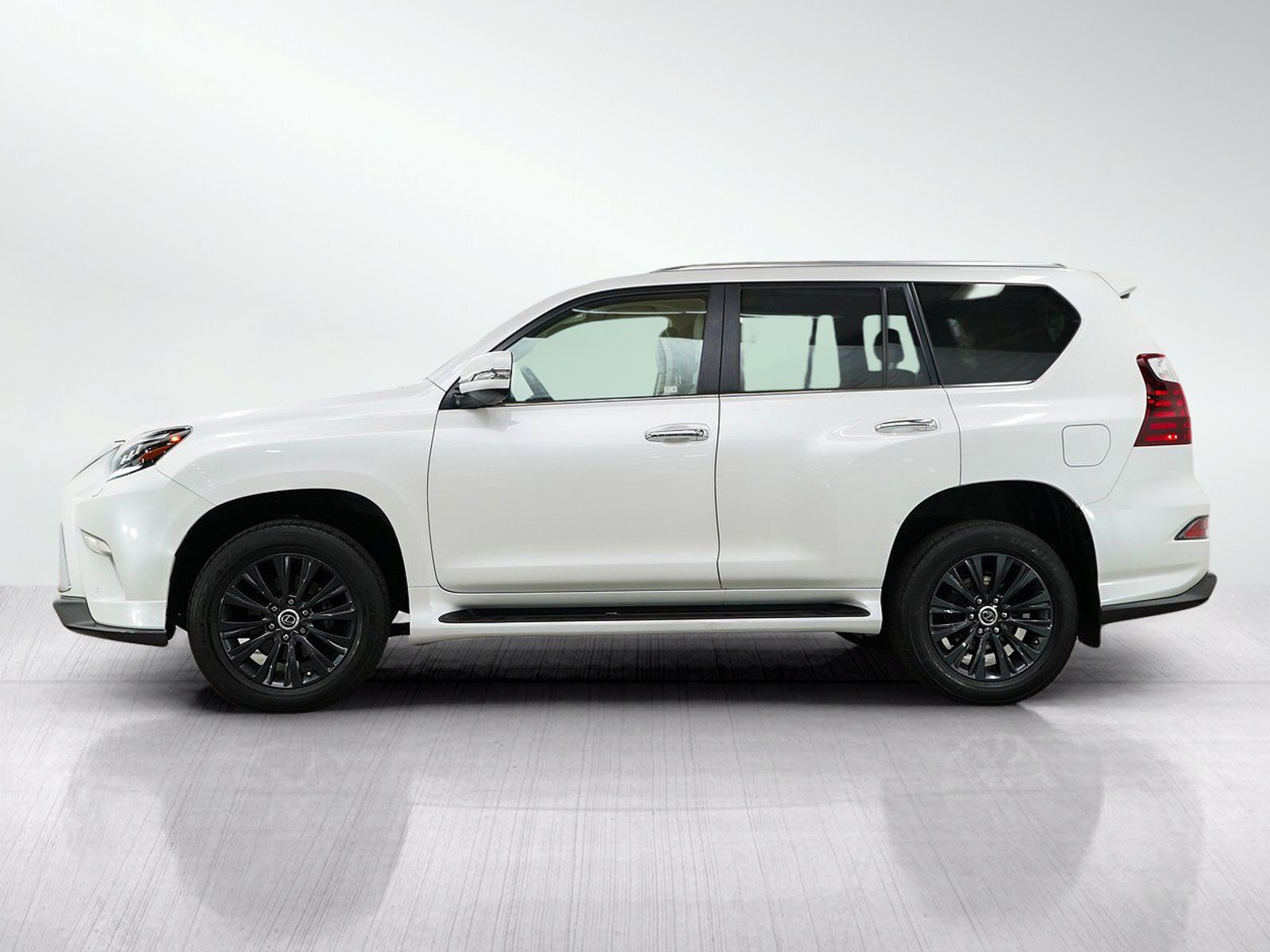 Used 2022 Lexus GX 460 Premium w/ Accessory Package AWD/4WD image 2