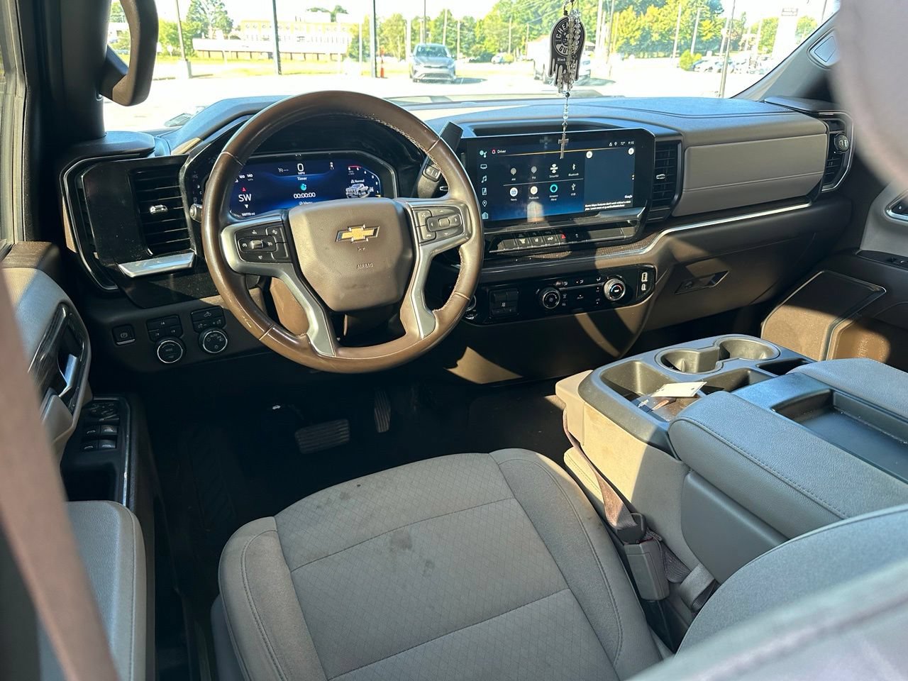 Used 2024 Chevrolet Silverado 3500 LT AWD/4WD image 3