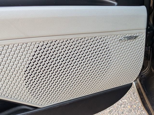 Used 2025 Hyundai Elantra Limited image 10